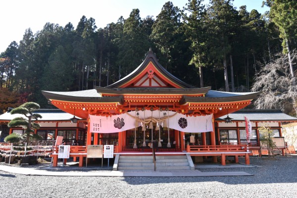 日本一の渓谷美「昇仙峡」を登りつめた先にある「金櫻神社」。山梨県内屈指のパワースポットと呼ばれる金櫻神社で、身も心もフル充電しましょう。
